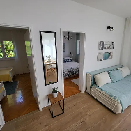 Planinic, Nova B, 2 Apartment Rogoznica (Sibenik-Knin)