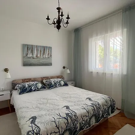 Planinic, Nova B, 2 Apartment Rogoznica (Sibenik-Knin)