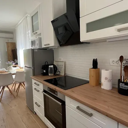 Planinic, Nova B, 2 Apartmán Rogoznica (Sibenik-Knin)