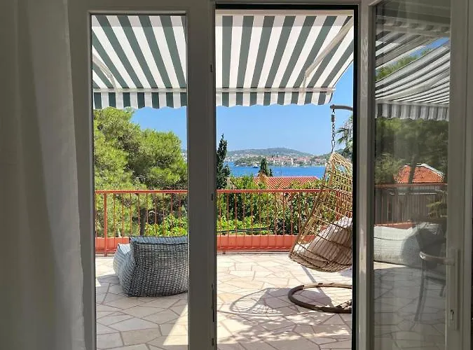 Daire Planinic, Nova B, 2 *