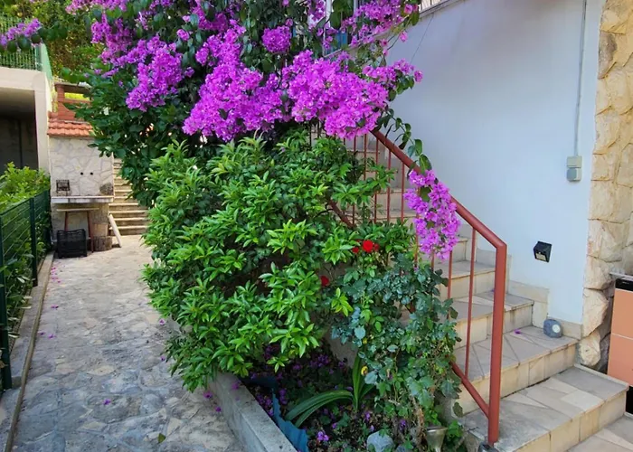 Planinic, Nova B, 2 Daire Rogoznica (Sibenik-Knin)